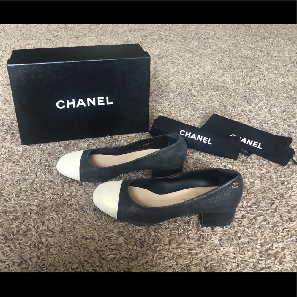 Chanel 15C colorblock cap toe pumps
